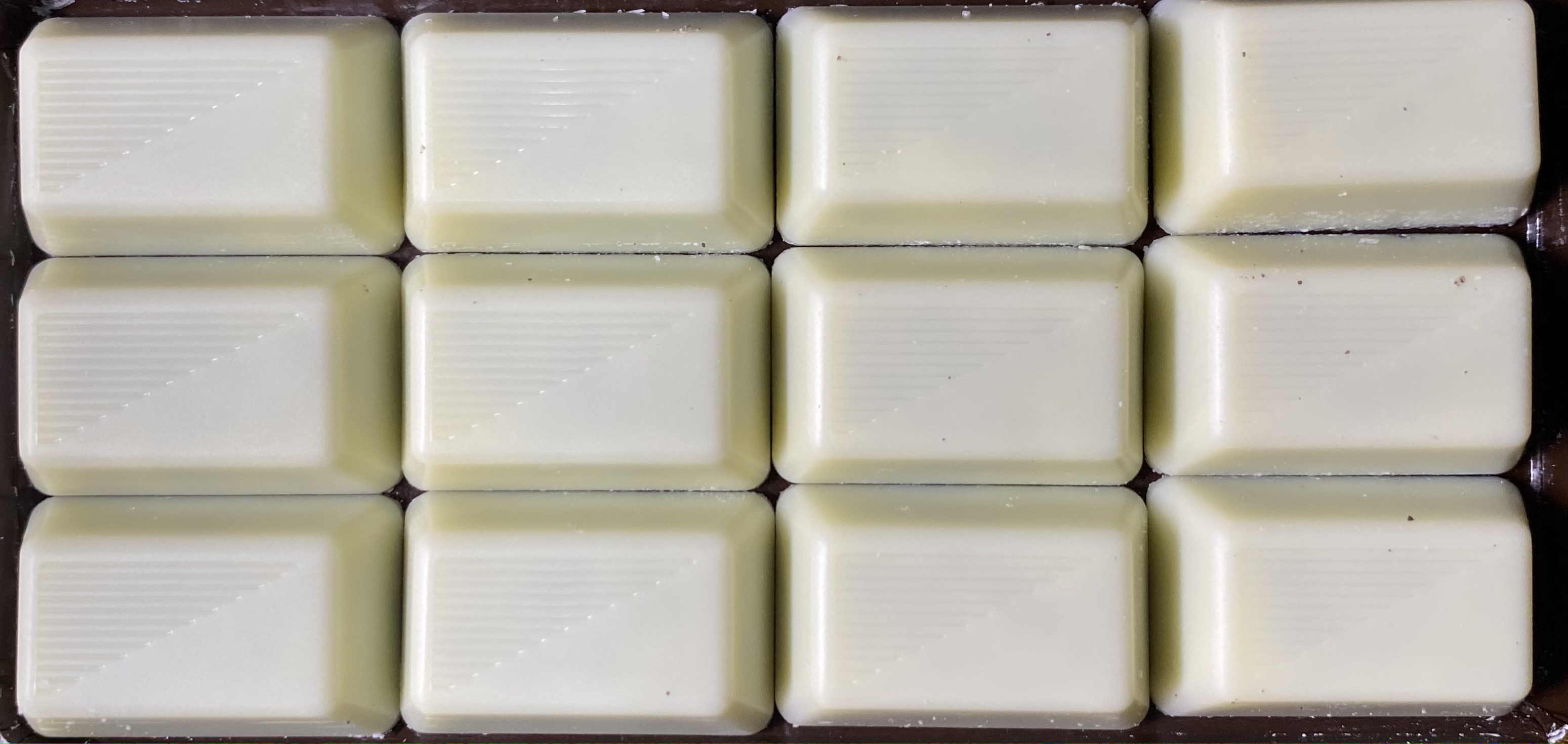 白いダースザクザクブラック中身